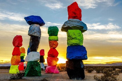 Las Vegas: Mojave, Red Rock Sign and 7 Magic Mountains Tour