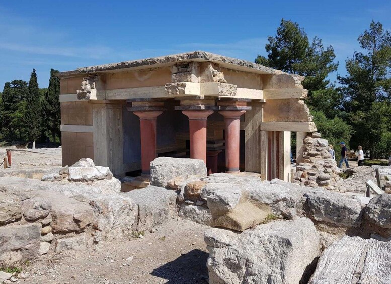 Knossos Palace and Village Pottery Tour