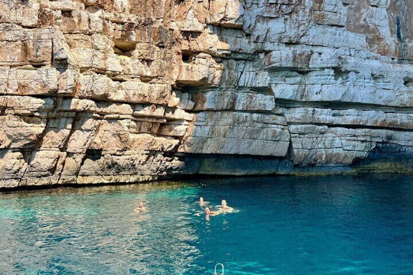 Grama bay Beaches & Caves Small-Group Tour