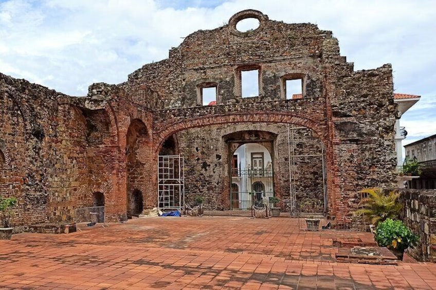 6-Hour Private Historical Tour in Panama with Pickup