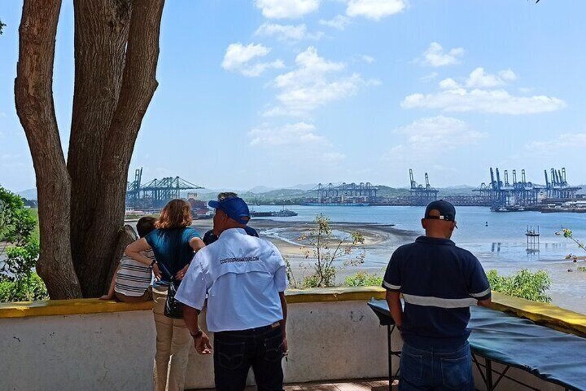 View of the 2 most important ports in the Pacific: Puerto Balboa and Puerto PSA.