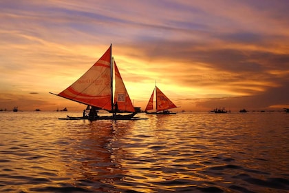 Boracay: Sunset Cruise with Water Activities