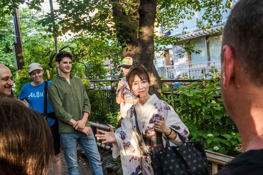 Picture 3 for Activity Night Walk in Gion: Kyoto's Geisha District