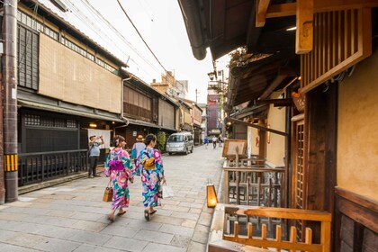 Night Walk in Gion: Kyoto's Geisha District