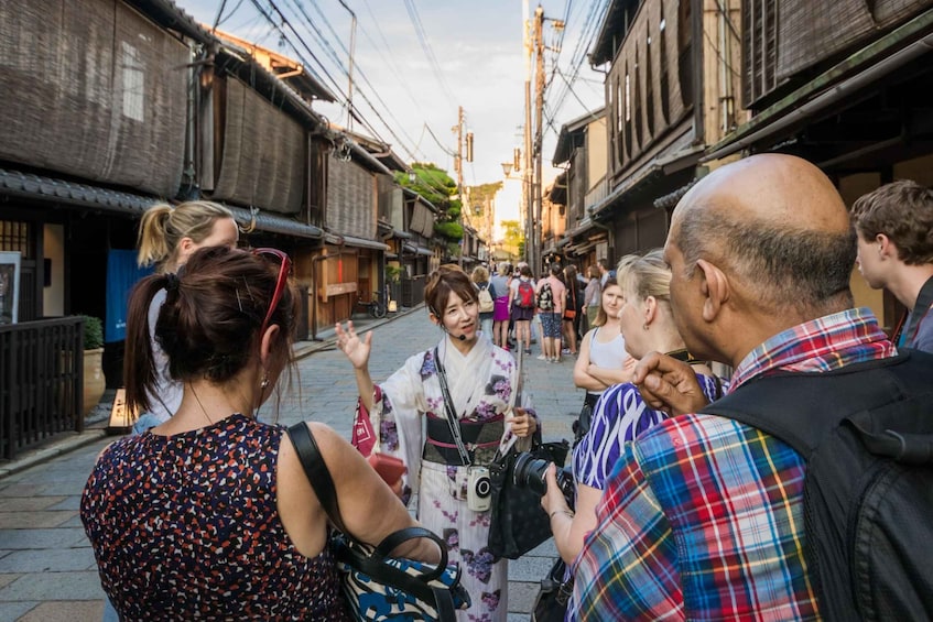 Picture 6 for Activity Night Walk in Gion: Kyoto's Geisha District
