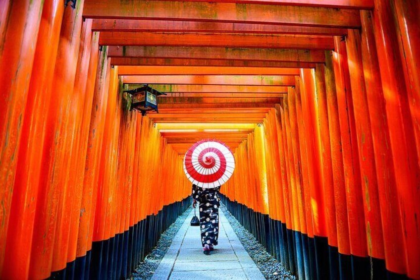 Private Tour: Visit Kyoto Must-See Destinations with Local Guide!