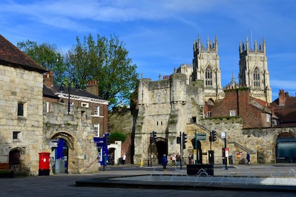 York: tour a piedi serale di un'ora per piccoli gruppi