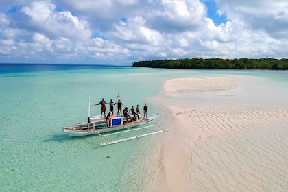 Boracay: Private Island Hopping & Snorkeling Tour