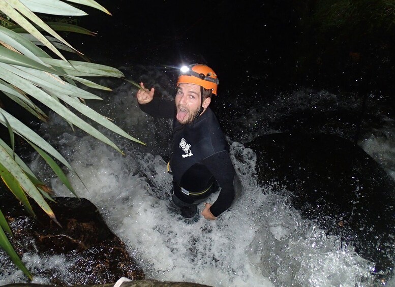 Raglan: Sunset Canyoning Tour and Glowworm Experience