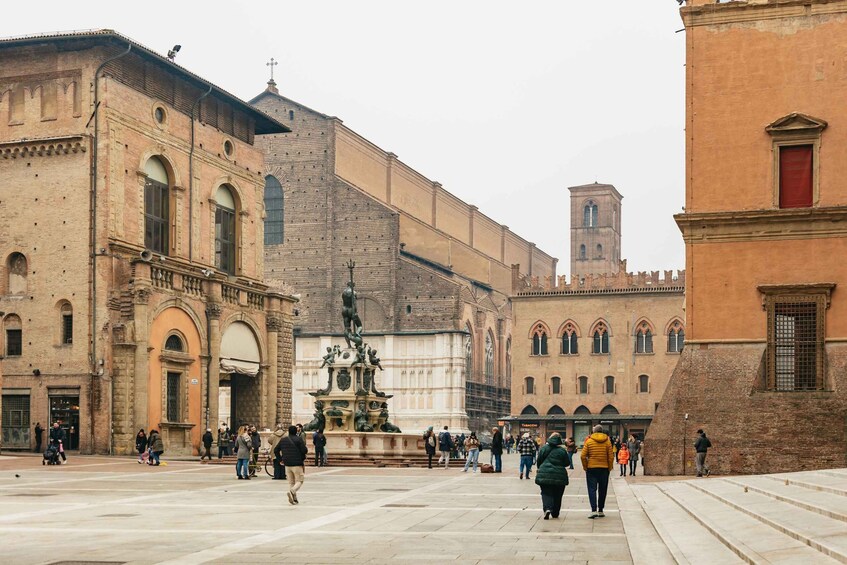 Picture 9 for Activity Bologna: City Center Walking Tour