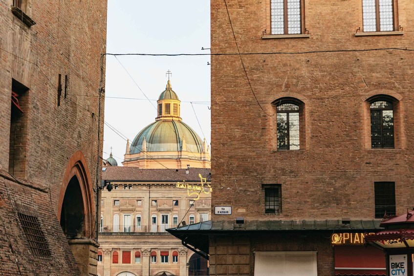 Picture 7 for Activity Bologna: City Center Walking Tour