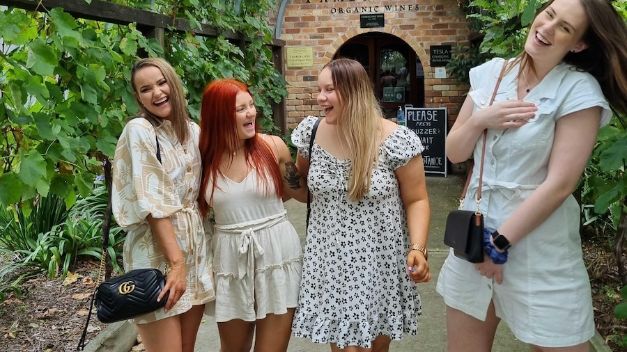 Newcastle: Hunter Valley Wine, Gin, Cheese & Chocolate Tour