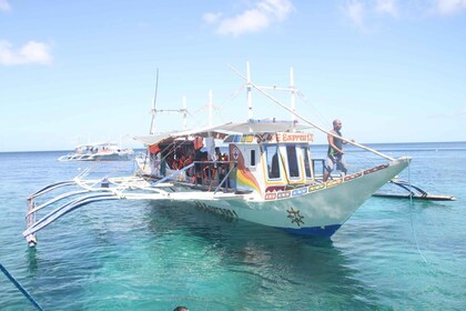 Boracay: Island and Beach-Hopping Boat Tour with Snorkeling