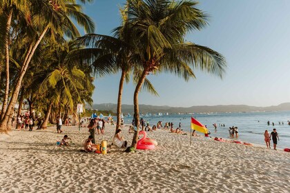 Boracay: tour en barco por la isla y la playa con esnórquel