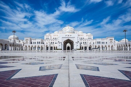 Full-day Private City Tour in Abu Dhabi