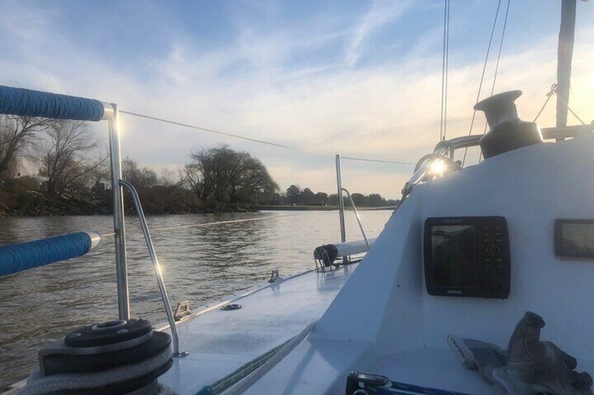 Private Boat Tour to Rio de la Plata and Delta El Tigre with Wine on Board