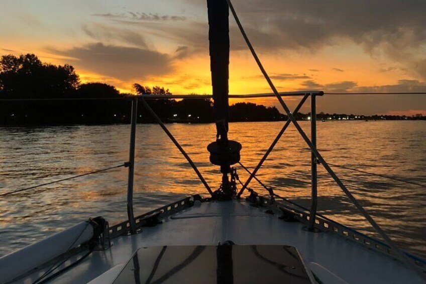 Private Boat Tour to Rio de la Plata and Delta El Tigre with Wine on Board