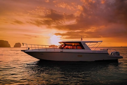 Krabi: lancha motora de lujo privada para 4 islas y cena al atardecer
