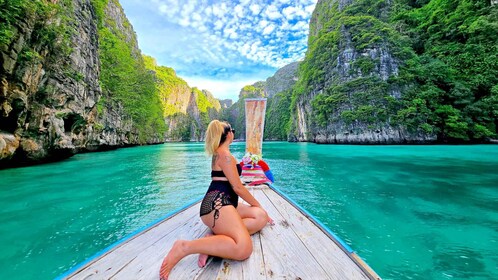 Depuis Phuket : Excursion d'une journée à Phi Phi avec une longue queue pri...