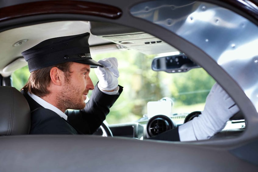 Hamburg: Exclusive Tour by Limousine with Chauffeur