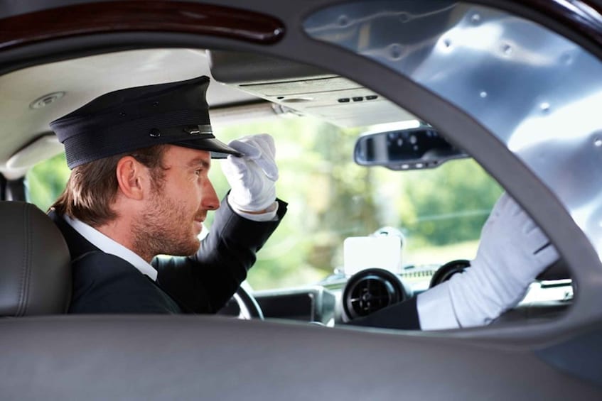 Hamburg: Exclusive Tour by Limousine with Chauffeur