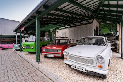 Hungría: entrada al Centro de Diseño Retro de Szentendre