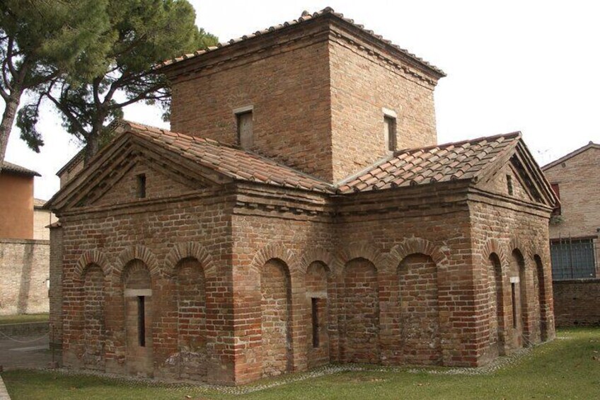 Guided tour of Ravenna Unesco Monuments from Bologna
