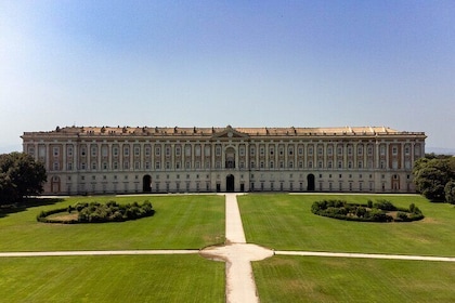 Visit with Private Guide to the Royal Palace of Caserta from Naples