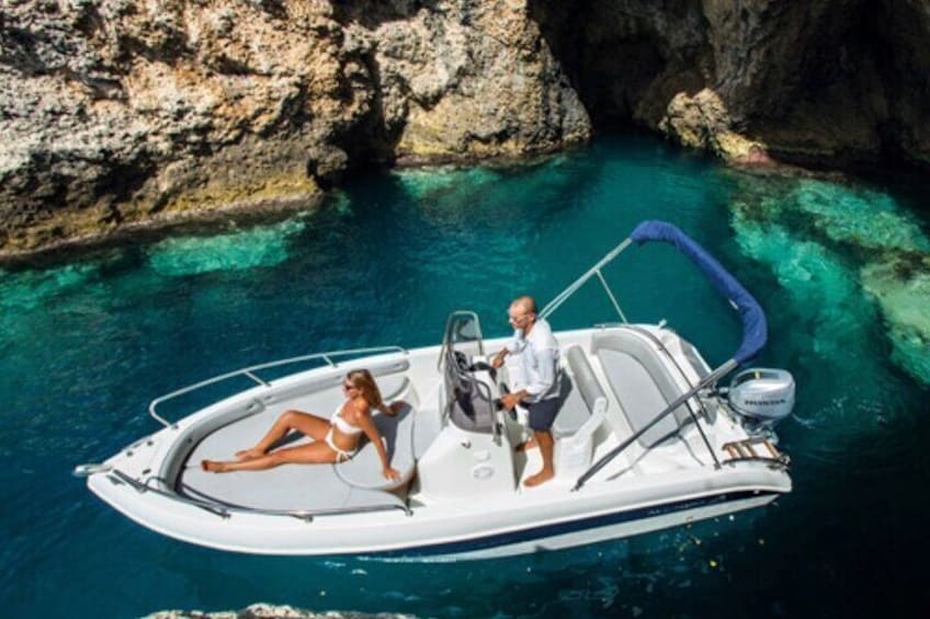 Private Boat Excursion from Sorrento to Capri and Faraglioni