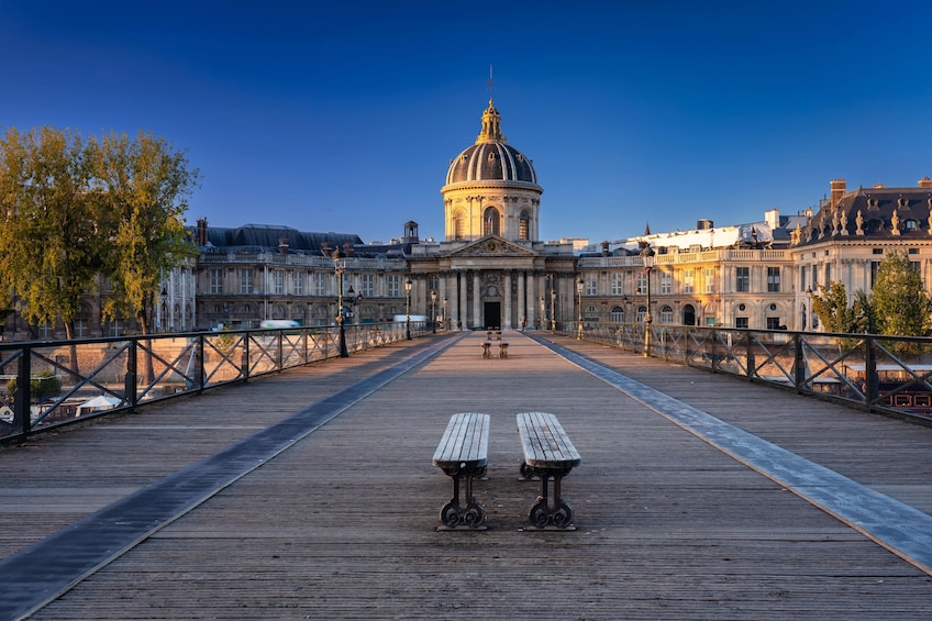Emily in Paris Selfie Tour