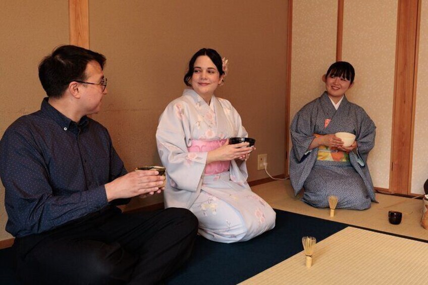 Guests enjoy matcha.