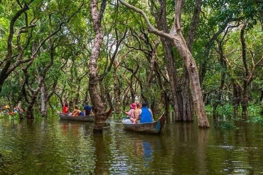 Floating Village Cruise at Tonle Sap Lake & Street Food Tour