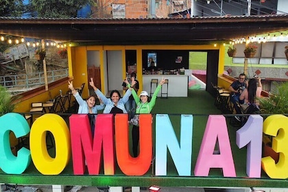 Comuna 13 graffiti Tour in Medellin