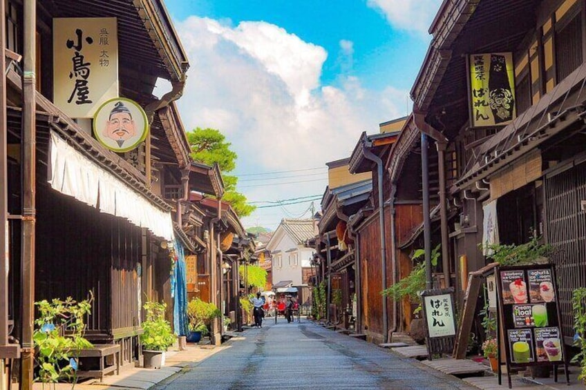 Shirakawago and Takayama Licensed Guide and Vehicle from Kanazawa