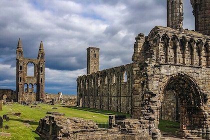 St Andrews Town & Castle, Nature Walk & Abbey Tour from Edinburgh