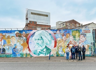 Belfast: recorrido a pie por los muros y los puentes y los problemas