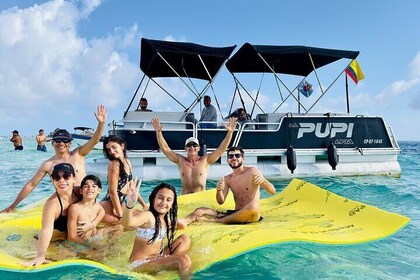 Private Pontoon Tour in San Andrés