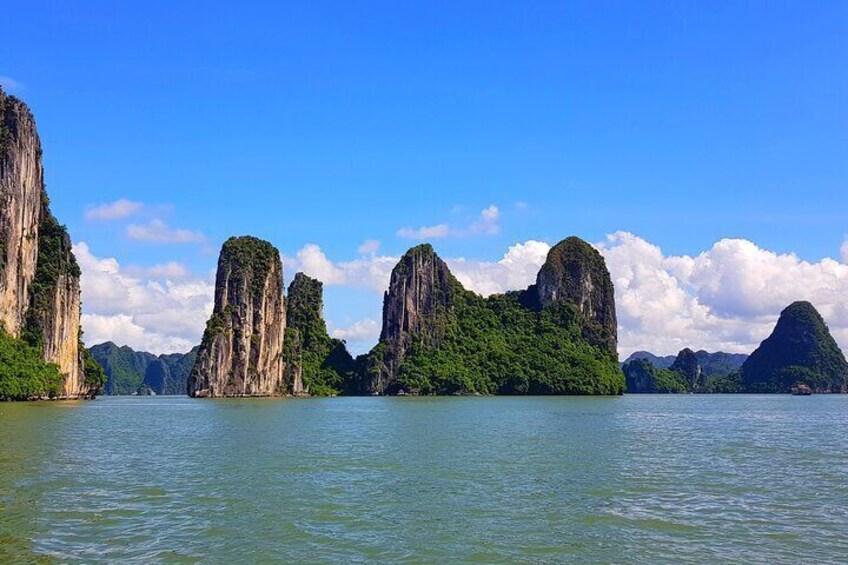 1 Day Private Tour in Ha Long Bay 
