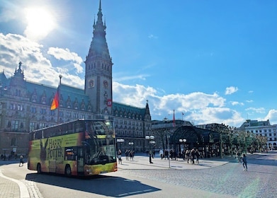 Hamburg: Line F Hop-On Hop-Off Bus and Boat Tour