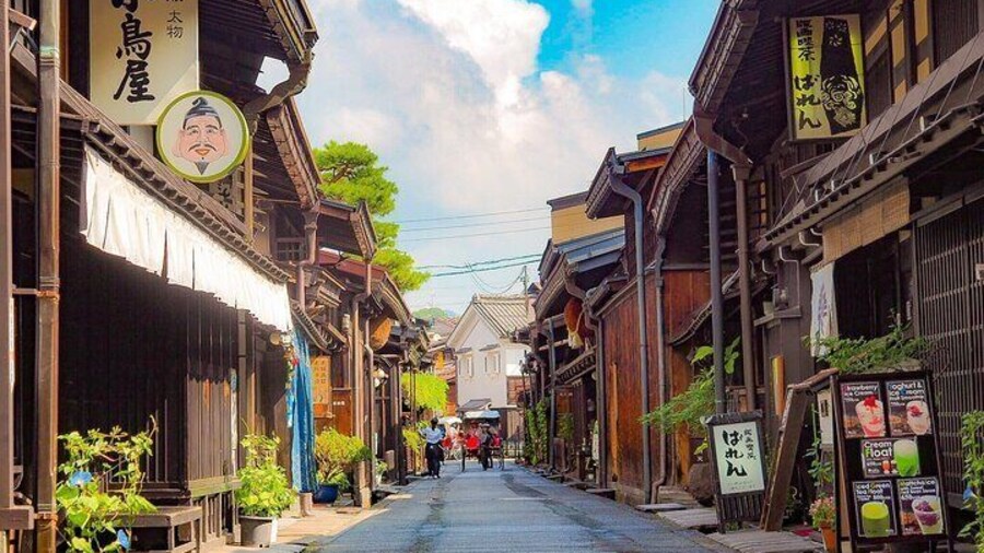 Shirakawago & Takayama DrivingTour: English Speaking Driver Kanazawa to Takayama