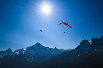 Chamonix: เที่ยวบิน Paragliding ควบคู่กับมุมมอง Mont-Blanc