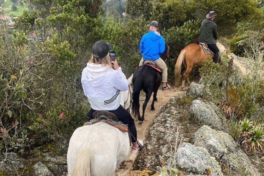 4-Hour Horseback Riding Tour through the Eastern Hills with Lunch