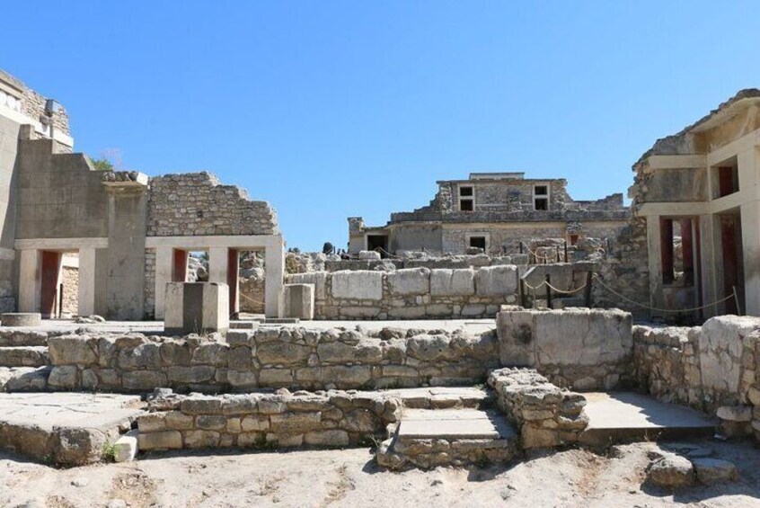 Minoan Crete: Knossos Palace, Winery Visit and Lunch at Archanes Village