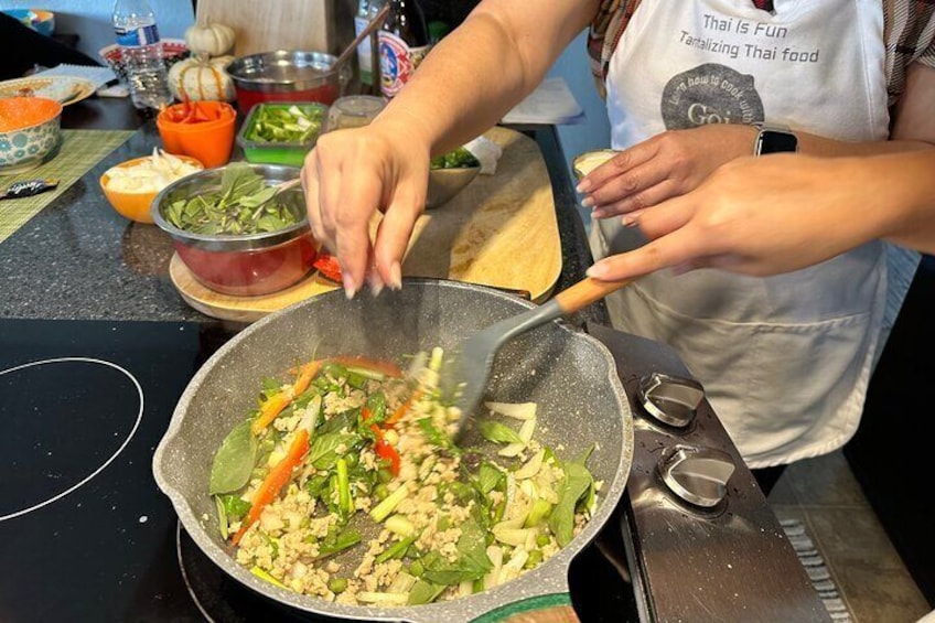 Stir fried chicken with basil 