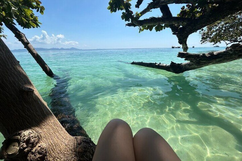 Just relax your mind with crystal-clear water at Koh Kradan.