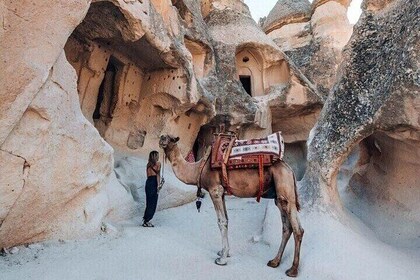 Viaggio di 2 giorni in Cappadocia con giro in mongolfiera e safari in camme...