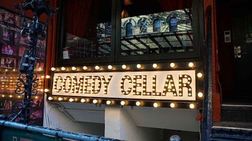 NYC: Tur Sejarah Stand-Up Comedy Kota New York