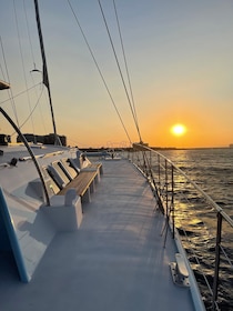 Rhodos: Katamaran-Kreuzfahrt mit Snacks, Wein und Blick auf den Sonnenunter...