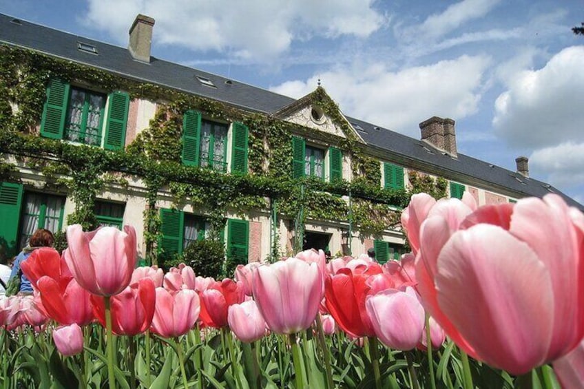  Full Day Private Tour in Giverny & La Roche Guyon