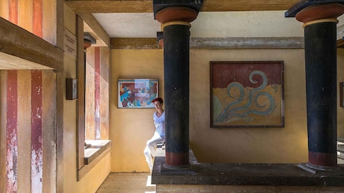 Knossos Palace: Private Guided Tour with Skip-The-Line Entry